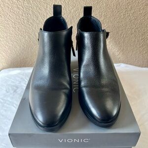 NIB Women’s Vionic Cecily Waterproof Black Booties size 7.5